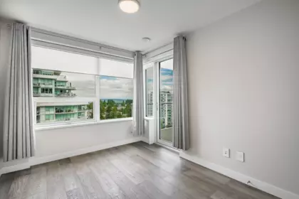 Hallway Photo of 1006 15165 Thrift Avenue, White Rock, BC