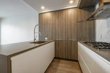 Walk-In Closet Photo of 1006 15165 Thrift Avenue, White Rock, BC