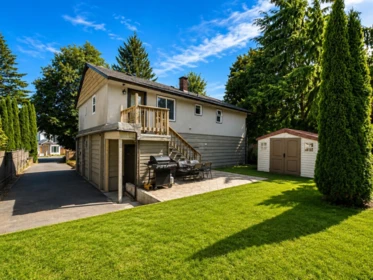 Hallway Photo of 910 Robinson Street, Coquitlam, BC
