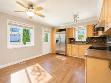 Kitchen Island Photo of 910 Robinson Street, Coquitlam, BC