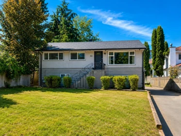 Mudroom Photo of 910 Robinson Street, Coquitlam, BC