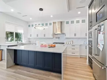 Kitchen Island Photo of 17030 79a Avenue, Surrey, BC