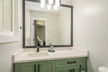 Guest Bathroom Photo of 27437 12b Avenue, Langley, BC