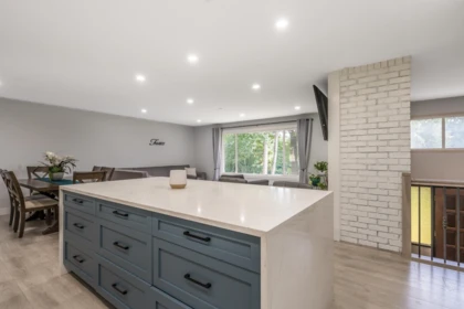 Kitchen Island Photo of 27437 12b Avenue, Langley, BC