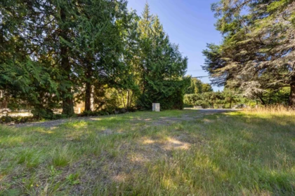 Living Room Photo of 7886 Fawn Road, Halfmoon Bay, BC