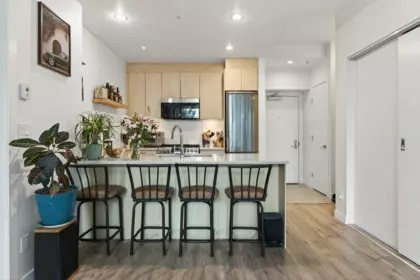 210 9080 University Crescent, Burnaby, BC, Burnaby — Apartment/Condo for sale