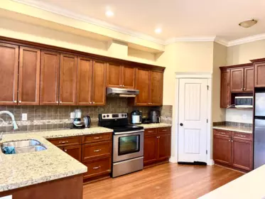 Kitchen Photo of 1664 King George Boulevard, Surrey, BC