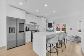 137 535 E 2nd Street, North Vancouver, BC