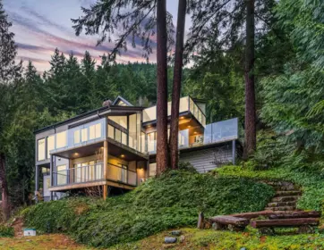 470 Timbertop Drive, Lions Bay, BC, Lions bay — Single Family Residence for sale