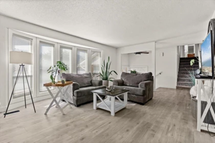 Kitchen Island Photo of 44983 Cumberland Avenue, Chilliwack, BC