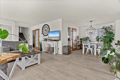 Living Room Photo of 44983 Cumberland Avenue, Chilliwack, BC