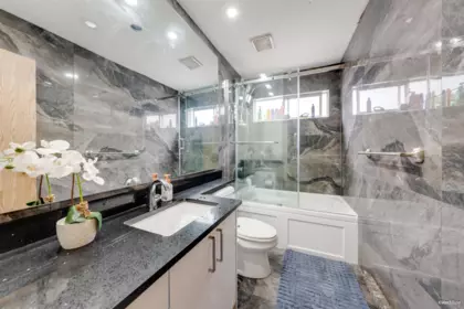 Entry Foyer Photo of 7069 144 Street, Surrey, BC