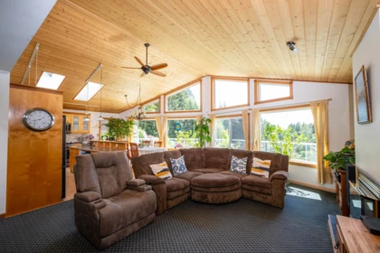 2556 Lower Road, Roberts Creek, BC, Roberts Creek — Single Family Residence for sale