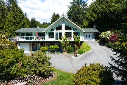 2556 Lower Road, Roberts Creek, BC, Roberts Creek — Single Family Residence for sale