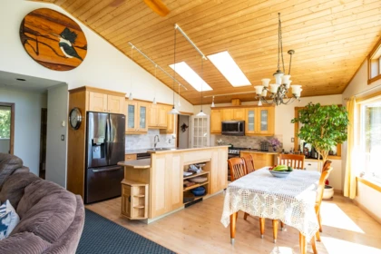 2556 Lower Road, Roberts Creek, BC, Roberts Creek — Single Family Residence for sale