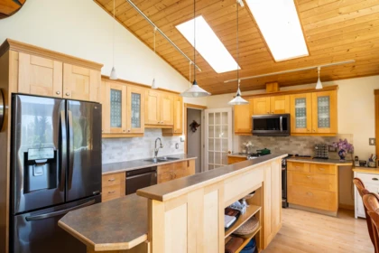 2556 Lower Road, Roberts Creek, BC, Roberts Creek — Single Family Residence for sale