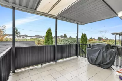Hallway Photo of 6677 125a Street, Surrey, BC