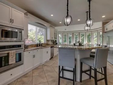 Kitchen Island Photo of 21 33925 Araki Court, Mission, BC