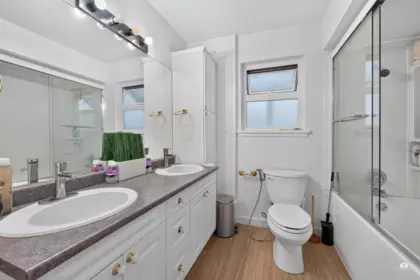 2528 E 24th Avenue, Vancouver, BC, Vancouver — Single Family Residence for sale