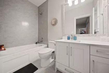 Entry Foyer Photo of 16466 103 Avenue, Surrey, BC