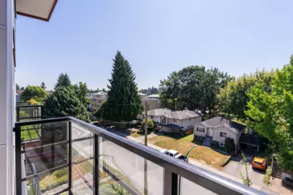 Swimming Pool Photo of 401 2389 Hawthorne Avenue, Port Coquitlam, BC