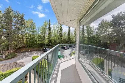 Entry Foyer Photo of 205 1755 Salton Road, Abbotsford, BC