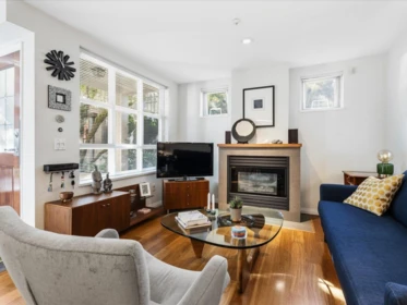 Living Room Photo of 101 685 W 7th Avenue, Vancouver, BC