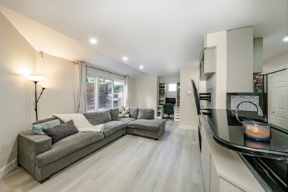 Kitchen Photo of 1 1328 W 73rd Avenue, Vancouver, BC