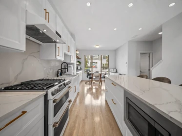 Kitchen Island Photo of 186 3105 Dayanee Springs Boulevard, Coquitlam, BC
