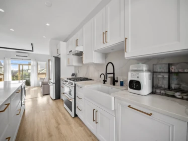 Kitchen Photo of 186 3105 Dayanee Springs Boulevard, Coquitlam, BC