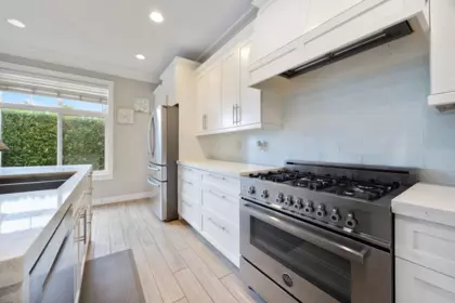 Kitchen Island Photo of 21 18868 69 Avenue, Surrey, BC