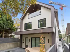 1 1986 E 8th Avenue, Vancouver, BC