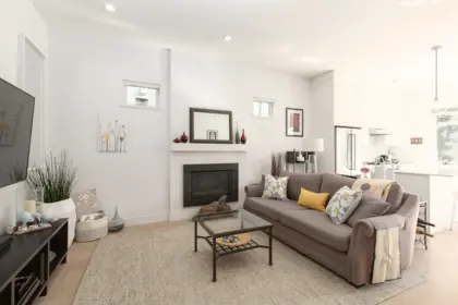 572 E 16th Avenue, Vancouver, BC, Vancouver — Half Duplex for sale