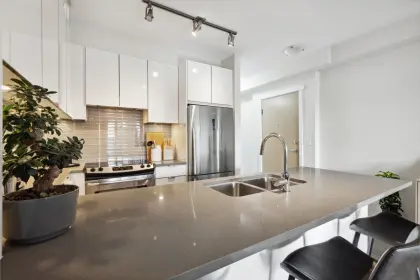 316 9877 University Crescent, Burnaby, BC, Burnaby — Apartment/Condo for sale