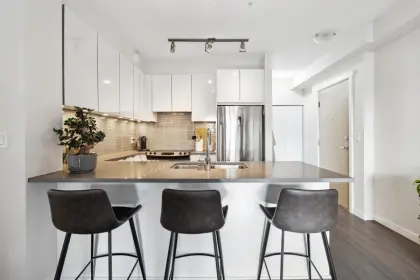 316 9877 University Crescent, Burnaby, BC, Burnaby — Apartment/Condo for sale