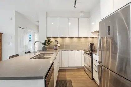 316 9877 University Crescent, Burnaby, BC, Burnaby — Apartment/Condo for sale