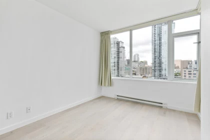 Walk-In Closet Photo of 1601 833 Homer Street, Vancouver, BC
