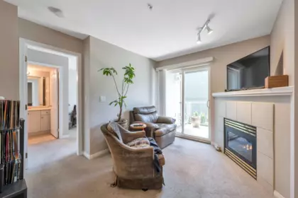 207 1280 Merklin Street, White Rock, BC, White rock — Apartment/Condo for sale