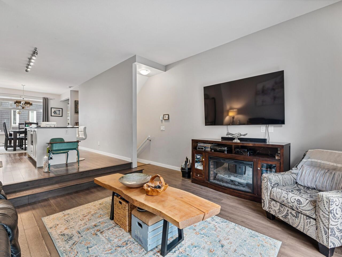 Kitchen Photo of 16 277 171 Street, Surrey, BC