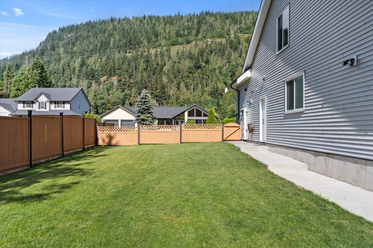 Bedroom 2 Photo of 835 Myng Crescent, Harrison Hot Springs, BC