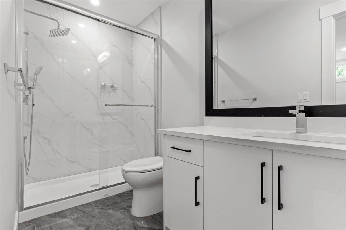 Entry Foyer Photo of 835 Myng Crescent, Harrison Hot Springs, BC