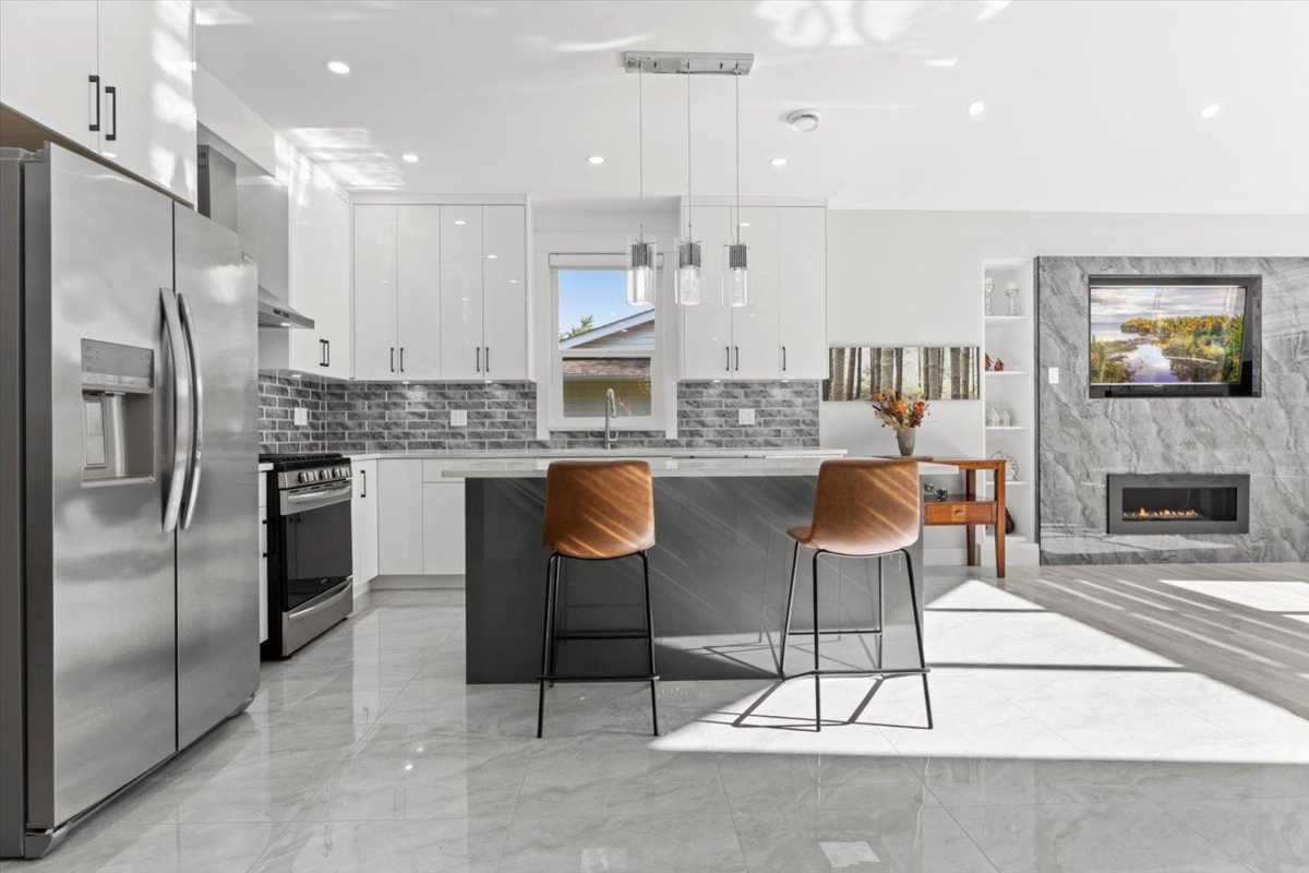 Family Room Photo of 835 Myng Crescent, Harrison Hot Springs, BC