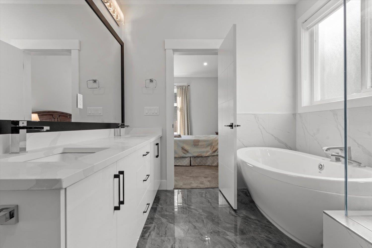 Guest Bathroom Photo of 835 Myng Crescent, Harrison Hot Springs, BC