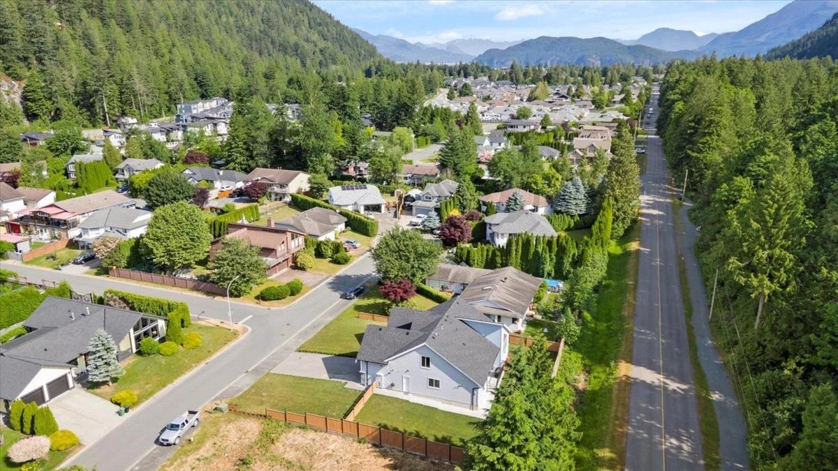 Hot Tub / Spa Photo of 835 Myng Crescent, Harrison Hot Springs, BC
