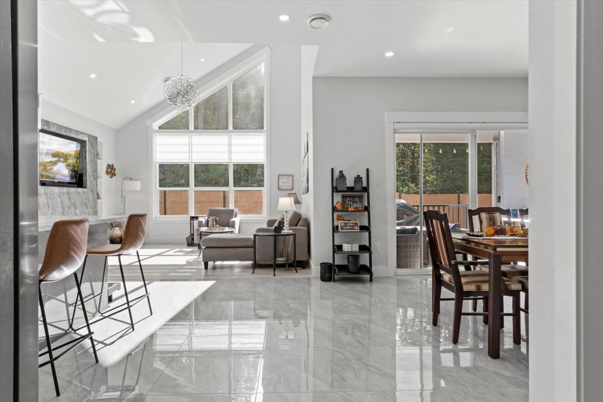 Living Room Photo of 835 Myng Crescent, Harrison Hot Springs, BC