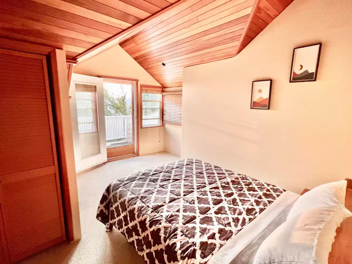 Kitchen Photo of 10500 125a Street, Surrey, BC