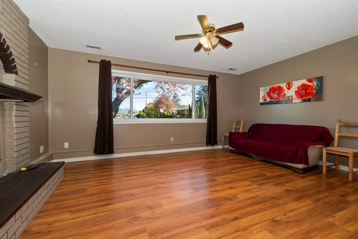 Front Yard Photo of 46774 First Avenue, Chilliwack, BC