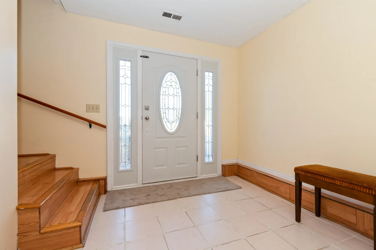 Walk-In Closet Photo of 46774 First Avenue, Chilliwack, BC