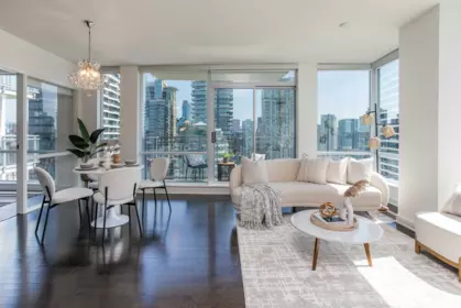 2202 1455 Howe Street, Vancouver, BC, Vancouver — Apartment/Condo for sale