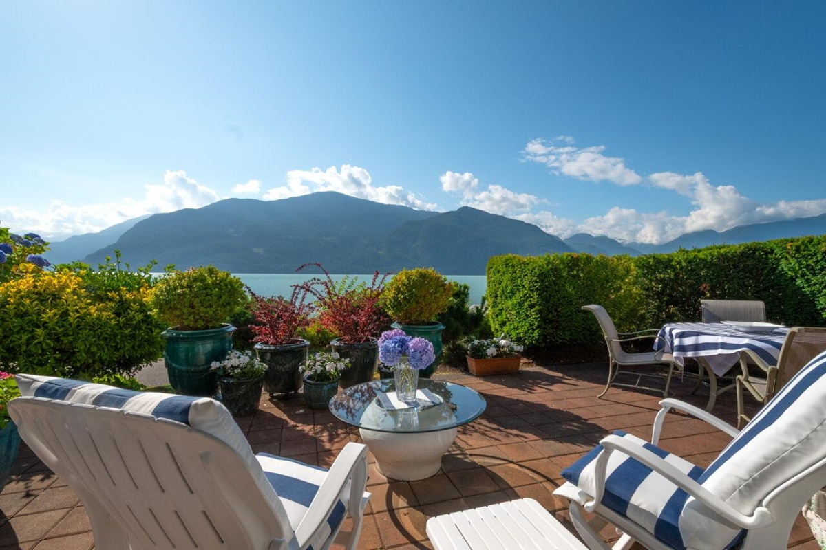 Dining Area Photo of 15 Beach Drive, Furry Creek, BC